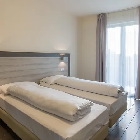 Hotell Panineria Colombera Rossa 3*